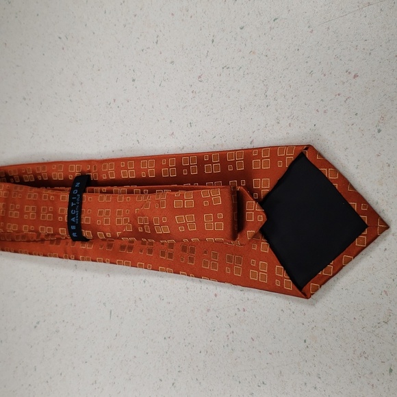 Kenneth Cole Reaction Rustic Silk Dress Necktie - Picture 7 of 7